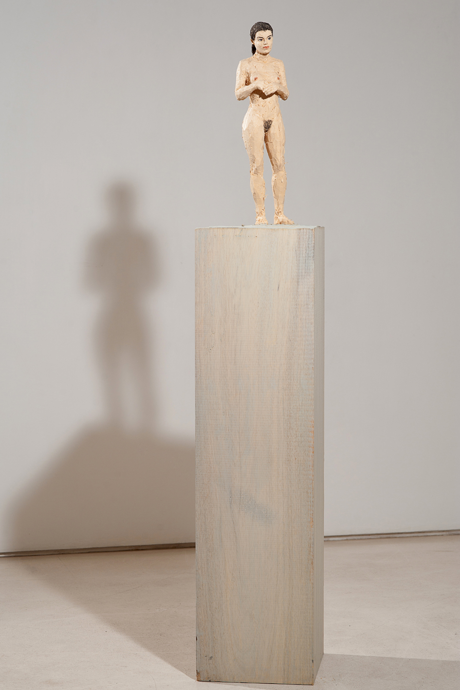 "Senza titolo" 2012, scultura in legno wawa dipinto, 24 x 30 x 164 cm