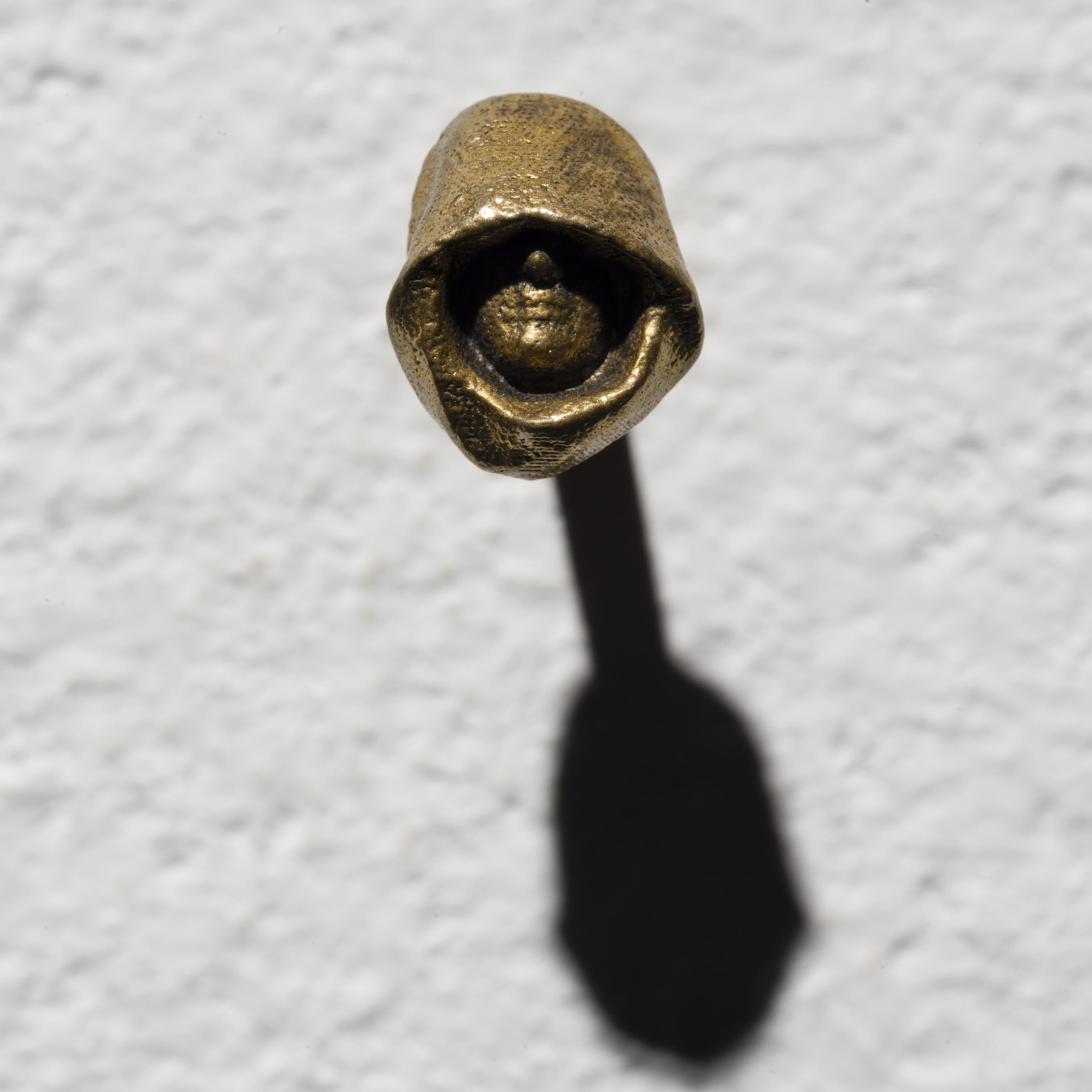 “Giordano Bruno (I filosofi)” 2016, bronzo, 8 x 22 x 5 mm