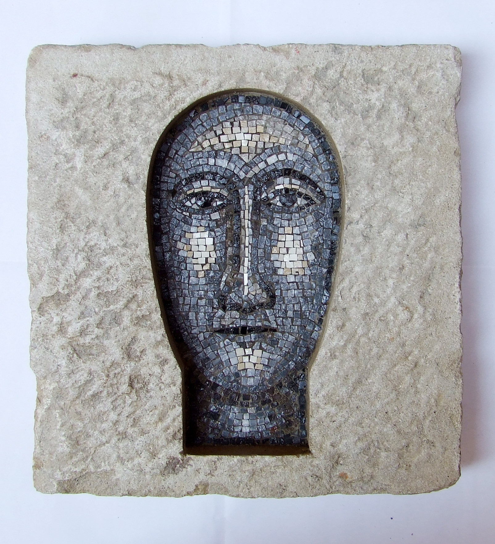 "Senza titolo" 2010, mosaico e pietra, 40 x 30 cm, ed. 28